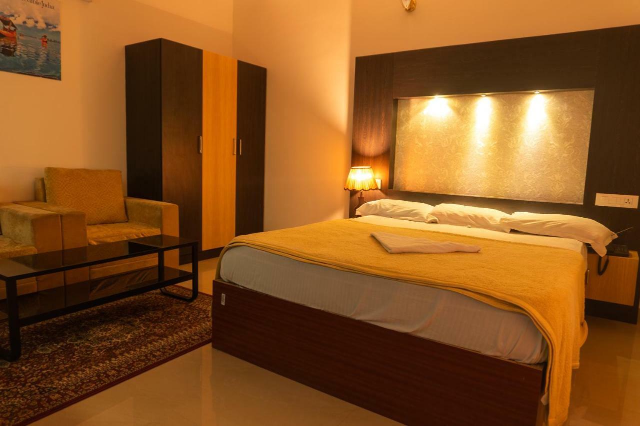 Alappuzha Aramana Holiday Inn المظهر الخارجي الصورة